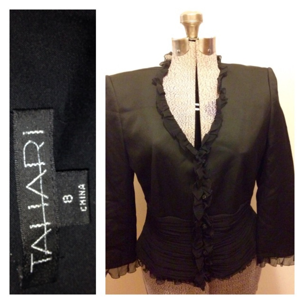 BEAUTIFUL TAHARI BLAZER WITH CHIFFON TRIM  Sz 8  ( fits like a 6)